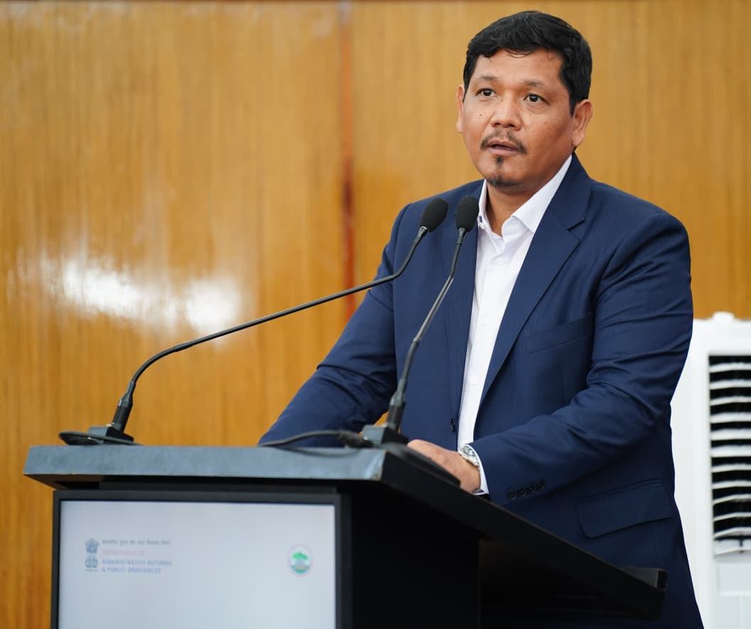 BAN BUH IA KI KHYRDOP TALASI KAM DON JINGEH, KABA DONKAM KA LONG BAN PYNKHLAIÑ ÏA KA RUKOM TALASI LYNGBA KA MRSSA: CONRAD